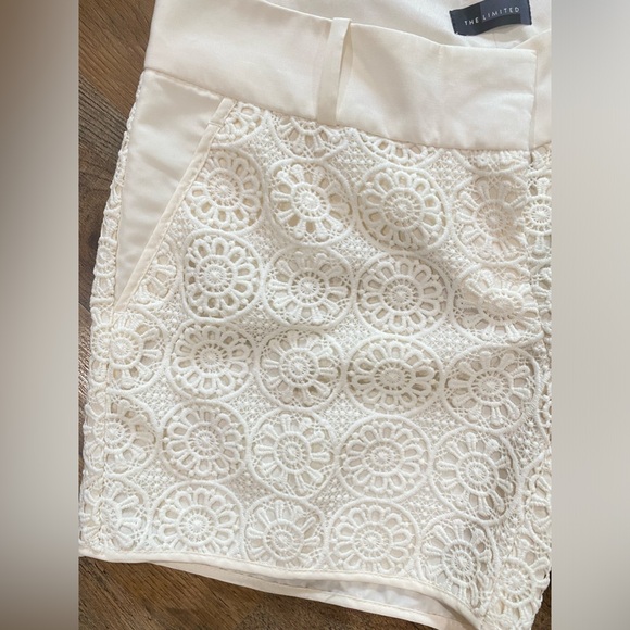 The Limited Lace Eyelet Overlay Ivory Off White Shorts - Picture 4 of 5